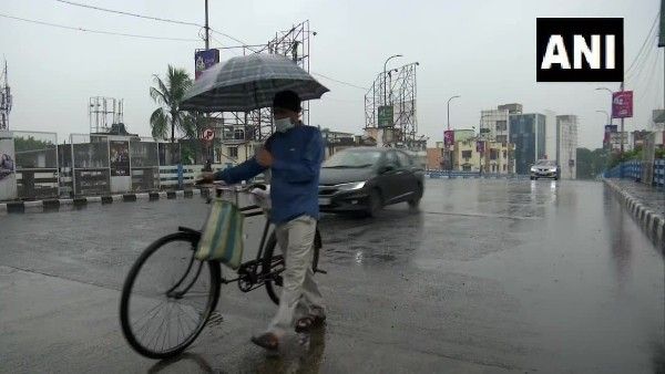 Cyclone Jawad: গাঙ্গেয় পশ্চিমবঙ্গের পাঁচ জেলায় কমলা সতর্কতা! সোমবারেও চলবে বৃষ্টি, পূর্বাভাস আবহাওয়া অফিসের