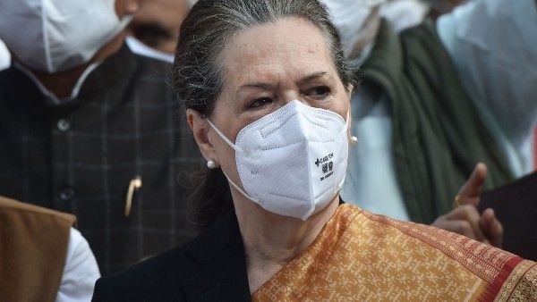 কংগ্রেসে সভাপতি নির্বাচনের আগে দলে কোনও রদবদল নয়, জি-২৩ নেতাদের জানালেন সোনিয়া