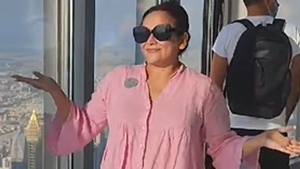 বুর্জ খলিফাতে এবার অভিনেত্রী শ্রীলেখা মিত্র নাচলেন, মুক্ত বিহঙ্গের সঙ্গে তুলনা নেটিজেনদের
