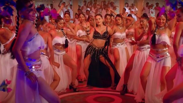 সানি লিওনিকে হুমকি বিজেপি মন্ত্রীর, চাপে পড়ে ‘‌মধুবন’‌ গানের কথা বদলাতে রাজি সারেগামা