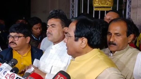 KMC Election 2021: বাংলায় গণতন্ত্র নেই! ধনখড়ের সঙ্গে দেখা করার পরে সৌমেন মিত্র-সৌরভ দাসকে হুঁশিয়ারি শুভেন্দুর