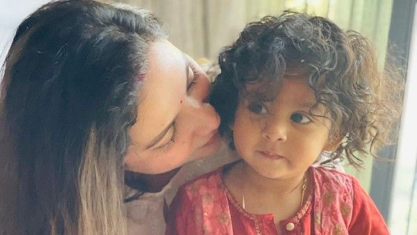 বড়দিনে নুসরত পুত্রকে উপহার পাঠিয়ে দাদার কর্তব্য পালন করল শুভশ্রী পুত্র