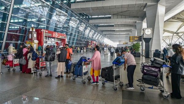 বারাণসী বিমানবন্দরে সংস্কৃত ভাষাতেও শুরু ঘোষণা, বিতর্কের ঝড় সোশ্যাল মিডিয়ায়