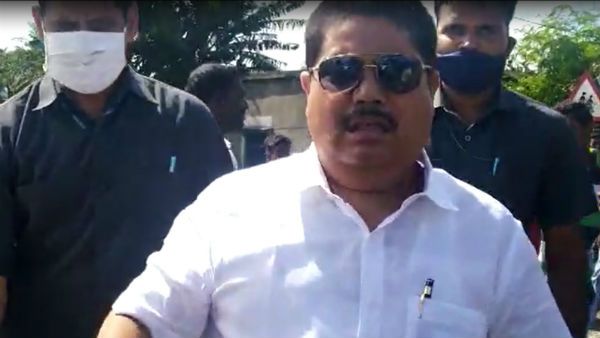 ভাটপাড়ায় তৃণমূল কাউন্সিলের বাড়ি থেকে উদ্ধার বোমা! গ্রেফতার অর্জুন সিং-এর আত্মীয়