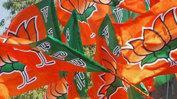 শাহের সফরের আগেই বারাসতে চরমে দলের অন্তর্দ্বন্দ্ব, সাংগঠনিক জেলা কমিটির পদ থেকে গণইস্তফা