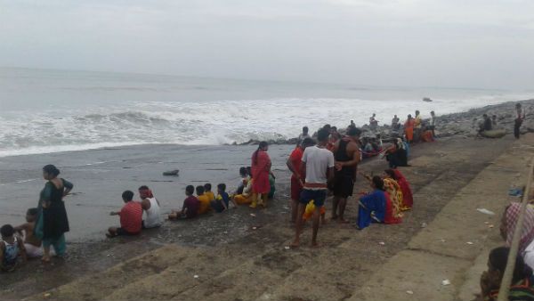 হঠাৎ ধেয়ে এল ভয়ঙ্কর টর্নেডো ঝড়, ভয়ঙ্কর সৌন্দর্যের সাক্ষী দিঘার সমুদ্র সৈকত