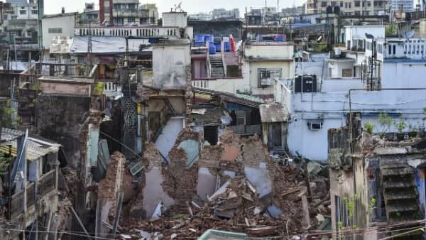 আড়াই বছর পর বউবাজারে ফের আতঙ্ক: একাধিক বাড়িতে ফাটল, খালি করা হল এলাকা