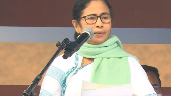 লোকসভা ভোটের আগে সমীকরণ বদলের ইঙ্গিত, নেতাজি স্মরণে মমতার মঞ্চে চন্দ্র বসুর উপস্থিতি বাড়াচ্ছে জল্পনা