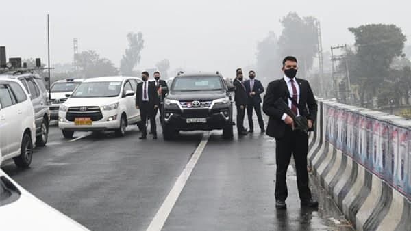 ফ্লাইওভারে ২০ মিনিটে আটকে প্রধানমন্ত্রী! 'নিরাপত্তা' নিয়ে বিস্তারিত রিপোর্ট চাইল স্বরাষ্ট্রমন্ত্রক