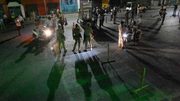 শিয়রে ওমিক্রন, হঠাৎ বৃদ্ধি করোনা সংক্রমণে, এবার নাইট কার্ফুর পথে পাঞ্জাবও