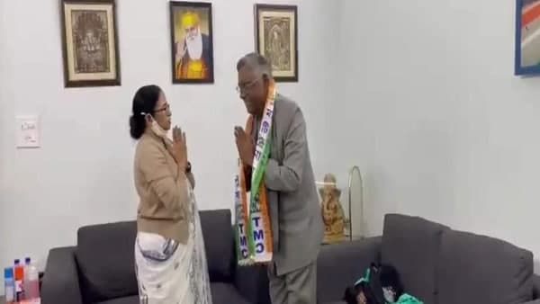 মমতার নাম করেই আমি তাঁকে বার্তা দিই! কংগ্রেসের সঙ্গে জোট নিয়ে বিস্ফোরক পবন বর্মা