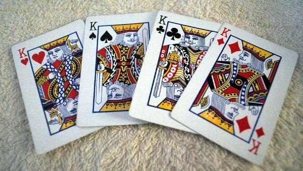 তাসের চার রাজার একজনের গোঁফ নেই কেন, নেপথ্যে লুকিয়ে রয়েছে এক মজার কাহিনি