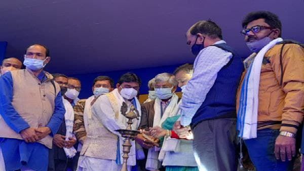 তৃণমূল বিধায়ক সস্ত্রীক ঘনিষ্ঠদের নিয়ে পরিবারতন্ত্র চালাবেন বর্ধমান পুরসভায়? খোকনদের পছন্দে শোরগোল!