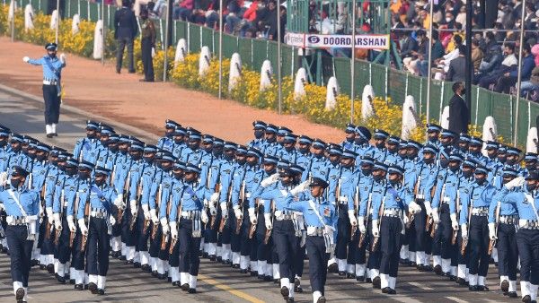 Republic Day Parade: প্রজাতন্ত্র দিবসে সর্বশ্রেষ্ঠ উত্তরপ্রদেশের ট্যাবলো! ভোটের গন্ধ পাচ্ছেন অনেকেই