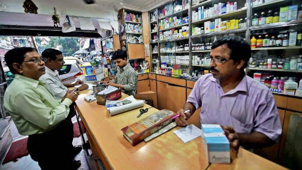 মধ্যবিত্তের চাপ বাড়িয়ে এপ্রিলেই দাম বাড়ছে প্যারাসিটামল সহ ৮০০ জীবনদায়ী ওষুধের