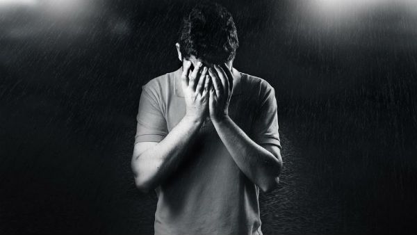 জীবনে দেখা দিচ্ছে আর্থিক সঙ্কট! আপনার বাড়িতে এই ঘটনাগুলো ঘটছে না তো, সচেতন হোন এখনই