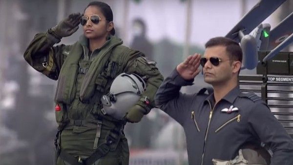 অভূতপূর্ব দৃশ্য, কুচকাওয়াজে অংশ নিলেন দেশের প্রথম মহিলা রাফালে বিমান চালক