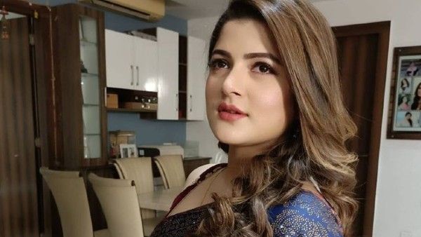 বোল্ড অবতারে ধরা দিলেন শ্রাবন্তী, সোশ্যাল মিডিয়ায় স্নানের ছবি শেয়ার করলেন অভিনেত্রী