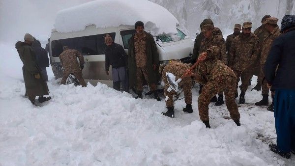 পাকিস্তান বেসামাল প্রাকৃতিক দুর্যোগে, তুষার-বৃষ্টিতে নতুন বছরেই প্রাণ খোয়ালেন ৪২