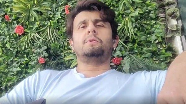 সস্ত্রীক করোনা আক্রান্ত হলেন সোনু নিগম