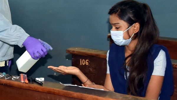 খোলামেলা জায়গায় বিধি মেনে শুরু হচ্ছে ‘পাড়ায় শিক্ষালয়'! স্কুল খোলা নিয়ে বড় বার্তা ব্রাত্যের