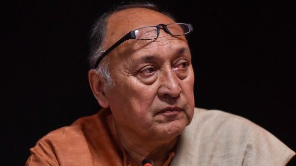 বাংলা থেকে স্বেচ্ছা নির্বাসনের পর কি এবার 'পদ্ম' সম্মানও ফেরাবেন ভিক্টর বন্দ্যোপাধ্যায়?