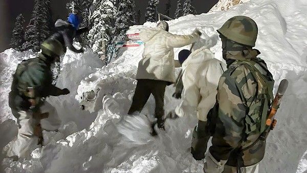 ১৪ দিন ধরে খোঁজ নেই ভারত-চিন সীমান্তে কর্মরত দুই ভারতীয় সেনা জওয়ানের