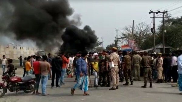 ভোট আতঙ্ক: শেষলগ্নে চলল গুলি-বোমা! মুহূর্তের বড় পাঁচটি খবর জানুন