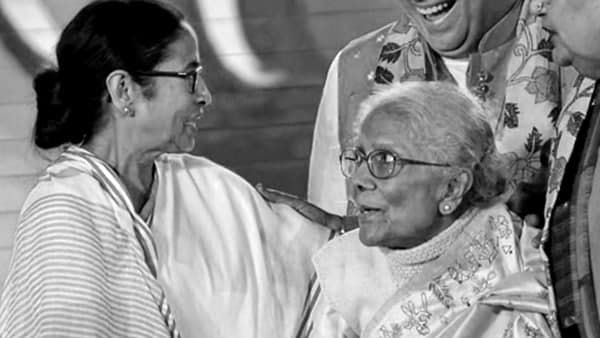 রবীন্দ্র সদনে শায়িত থাকবে দেহ, মুখ্যমন্ত্রী ফিরলে শেষকৃত্য গীতশ্রী সন্ধ্যা মুখোপাধ্যায়ের