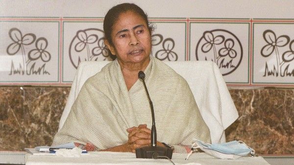 পদ্মশ্রী দেওয়ার কথায় অসম্মান, শেষ বয়সে দুঃখ পেয়েছিলেন সন্ধ্যাদি, উষ্মাপ্রকাশ মমতার