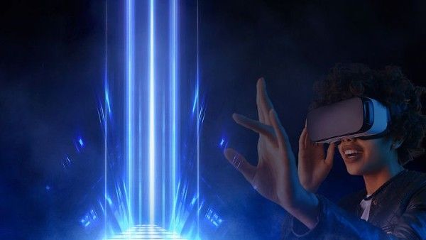 আবেগের সঙ্গে প্রযুক্তির মিশেল, তামিলনাড়ুর যুগলের বিয়েতে ফিরলেন মৃত বাবা-মা