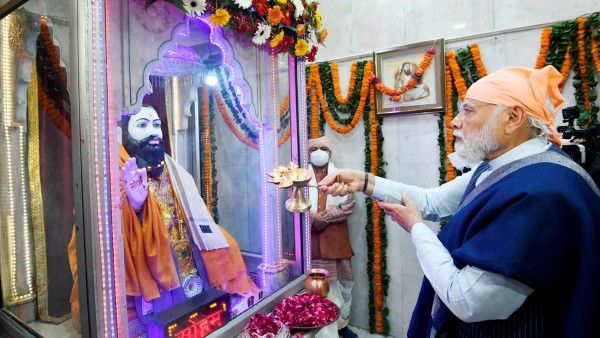 শ্রী গুরু রবিদাস স্মরণে মোদীর কীর্তন