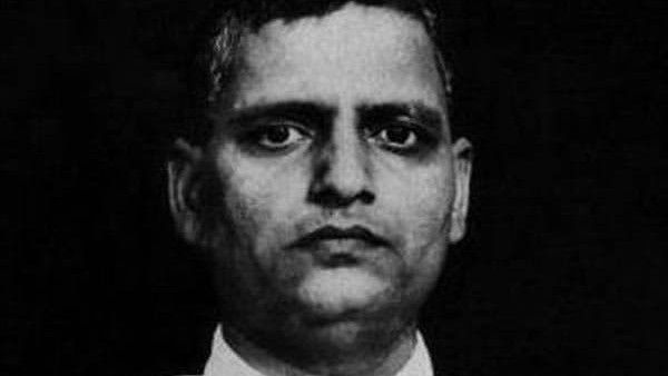 গান্ধীজীর হত্যাকারীর নামে রাস্তা, চাপে পড়ে দ্রুত সরল গডসের নামাঙ্কিত সাইনবোর্ড