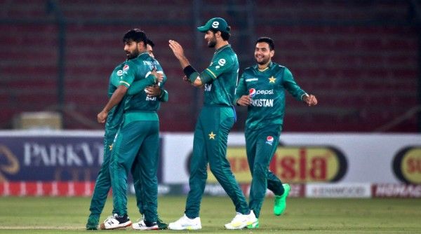 মেজাজ হারিয়ে ক্যাচ মিস করা সতীর্থকেই চড় মারলেন পাকিস্তানের জাতীয় দলের এই ক্রিকেটার