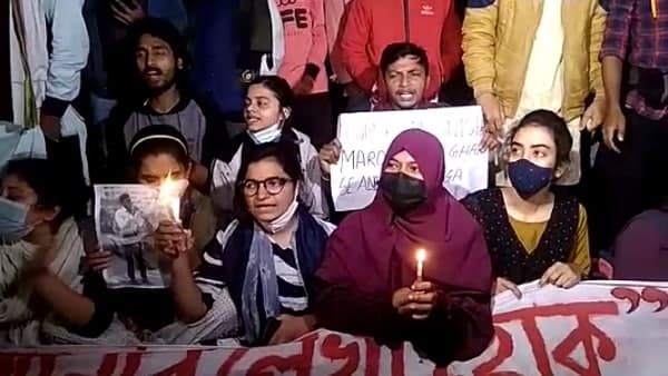 আমতার ছাত্র নেতা আনিস মৃত্যু-রহস্যের প্রতিবাদ, পার্ক সার্কাস অবরুদ্ধ করলেন পড়ুয়ারা