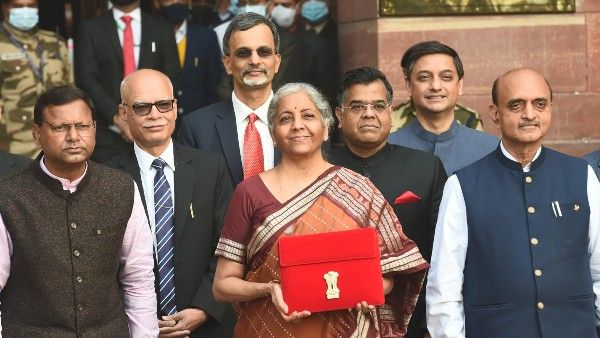 ডিজিটাল দিককে চাঙ্গা করছে নির্মলার বাজেট