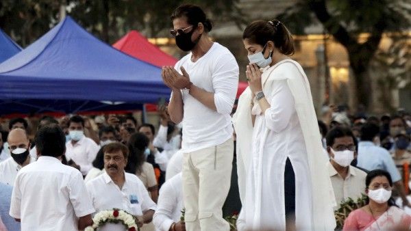 লতা মঙ্গেশকরের শেষ বিদায়ে ‘‌দোয়া’‌, বিজেপি নেতা সহ নেটিজেনদের প্রশ্নের মুখে শাহরুখ খান