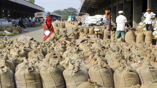 উদ্বেগ বাড়িয়ে ভারতে খাদ্যশস্যের মজুত ৫ বছরে সর্বনিম্ন, রিপোর্ট FCI-এর