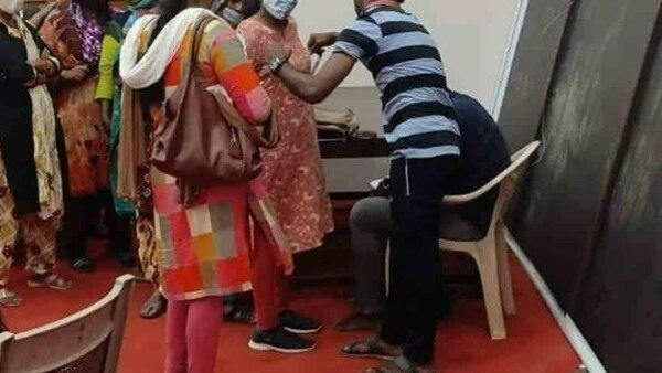 মহিলা কনস্টেবলদের পোশাকের মাপ নিতে পুরুষ দর্জি, মুখ্যমন্ত্রী-স্বরাষ্ট্রমন্ত্রীর কাছে জবাব দাবি বিরোধীনেত্রীর