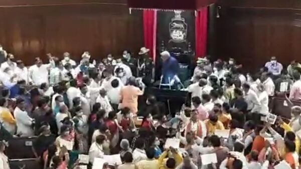 রাজ্যপালের ভাষণের সময় অসংসদীয় কাজ! অধিবেশনের বাকি সময়ের জন্য সাসপেন্ড বিজেপির ২ বিধায়ক