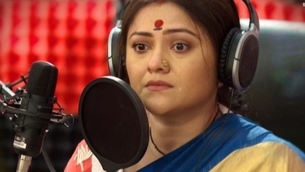 পাল্টাবেনা 'আয় তবে সহচরী'র গল্প, সাফ জানালেন লীনা গঙ্গোপাধ্যায়
