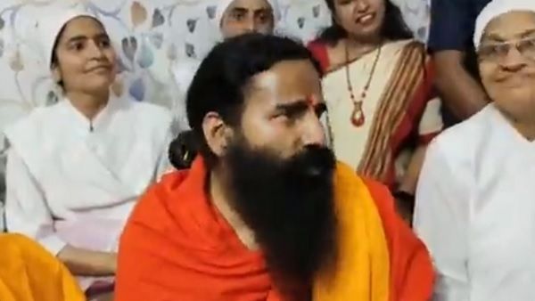 অ্যালোপ্যাথি নিয়ে যথেচ্ছ সমলোচনার রামদেবের, তিরস্কার করল সুপ্রিম কোর্ট