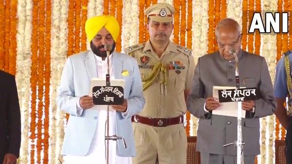 'নোংরা রাজনীতিকে কিছুতেই প্রশ্রয় দেওয়া হবে না' পাঞ্জাবের মুখ্যমন্ত্রী পদে শপথ নিয়েই বার্তা ভগবন্ত মানের