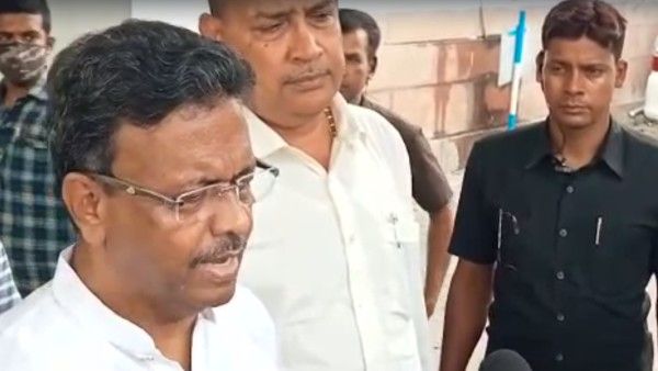 অধীর-আব্বাসের পরই আনিসের বাড়িতে ছুটলেন ফিরহাদ, ফিরলেন গো-ব্যাক স্লোগানে