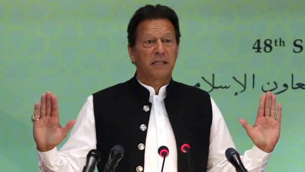 আস্থা ভোটে হারলেই কি জেলে যাবেন ইমরান? মন্ত্রীর বক্তব্যে জল্পনা! শান্তি রাখার আর্জি