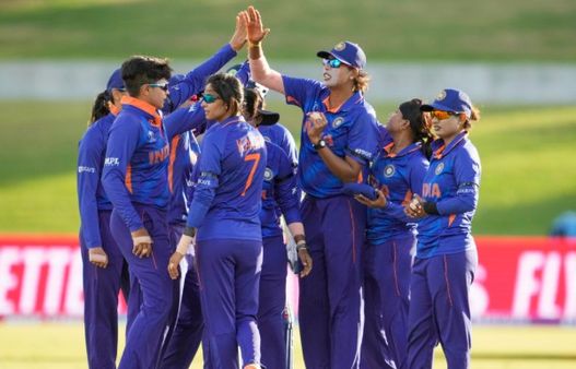 পাকিস্তান অধিনায়কের মেয়ের সঙ্গে জমিয়ে সময় কাটালেন স্মৃতি-হরমনপ্রীতরা,তুললেন সেলফিও, মুহূর্তেই ভাইরাল সেই ভিডিও