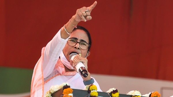 নির্দল হয়ে দলের প্রার্থীকে হারালে কাটা পড়বে নাম, চরম হুঁশিয়ারি মমতা বন্দ্যোপাধ্যায়ের