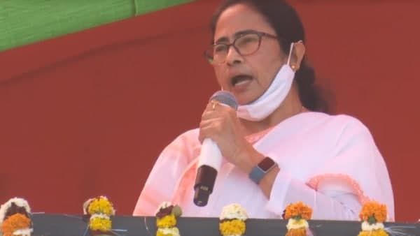 যেভাবে গালি দেওয়া হয়, হামলা হয়েছে বুঝে গিয়েছে বিজেপি যাচ্ছে! মোদী গড়ে হুঙ্কার মমতার