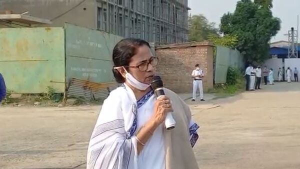 ৮ সেকেন্ডের ব্যবধানে বেঁচেছে প্রাণ! বারাণসী থেকে ফেরার সময় বিমান বিভ্রাটের কারণ জানালেন মুখ্যমন্ত্রী মমতা