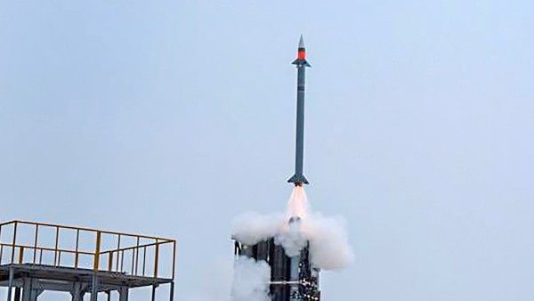 মধ্যম রেঞ্জের অথচ শক্তিশালী মিসাইলের সফল পরীক্ষা করল ভারত